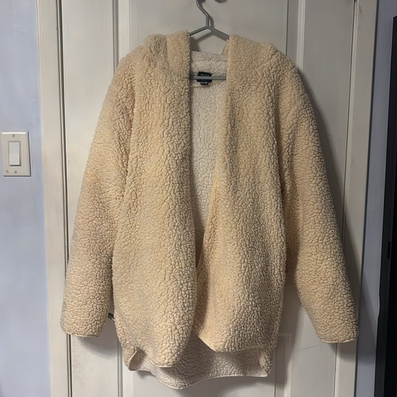 NWOT Oversized Sherpa Urban Outfitters Jacket - Picture 2 of 4